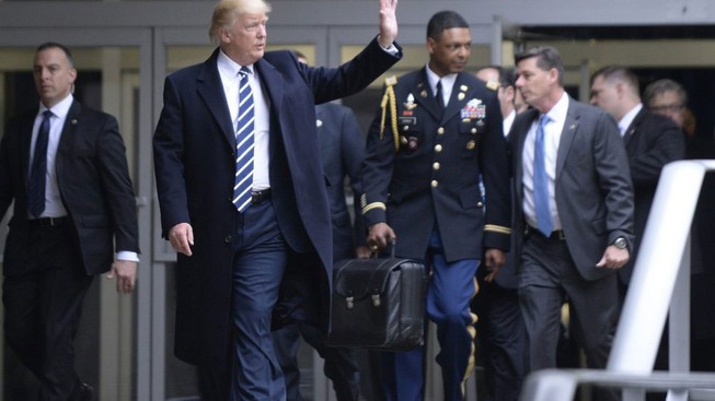 Cặp hạt nhân có an toàn khỏi tay ông Trump như bà Pelosi nói?