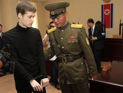 Trùm tình báo Mỹ 'đi gánh nước' ở Triều Tiên