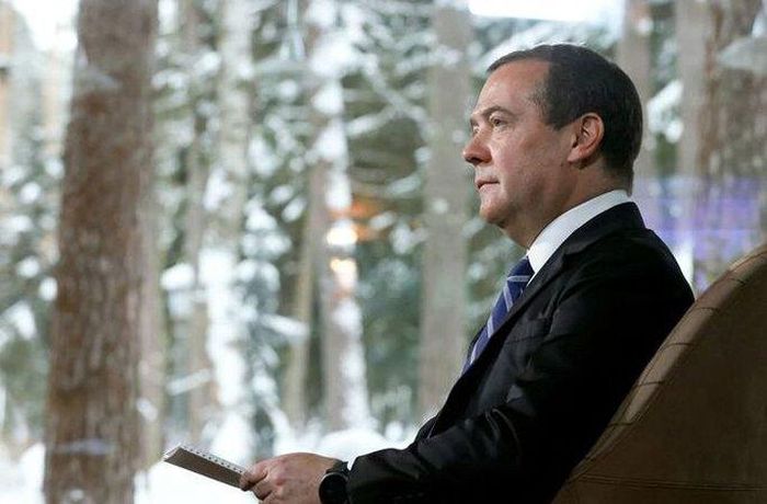 Ông Medvedev thẳng thừng cảnh báo Ukraine