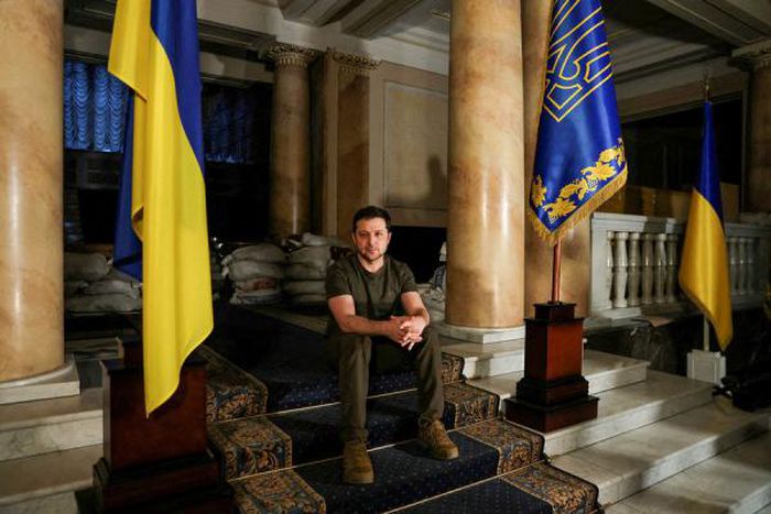 NÓNG: Tổng thống Ukraine sẵn sàng đàm phán với Nga về tình trạng Crimea, Donetsk và Lugansk