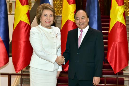 Thủ tướng Nguyễn Xuân Phúc tiếp Chủ tịch Hội đồng Liên bang Nga