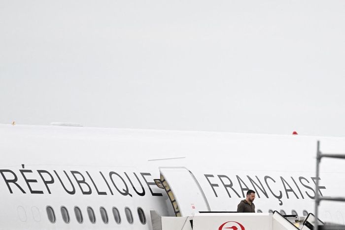Tổng thống Ukraine đã tới Nhật Bản dự G7 bằng máy bay của Pháp