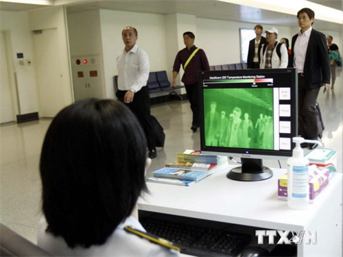 Thêm ba hành khách trở về từ vùng dịch Ebola bị cách ly