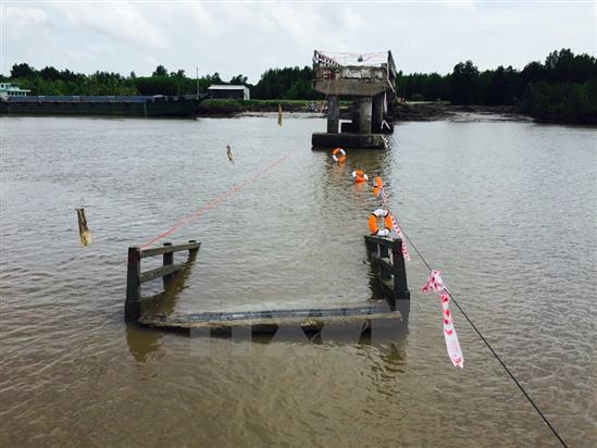 [Photo] Cây cầu 4 tỷ đồng vừa thông xe đã bất ngờ đổ sập