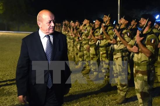 Bộ trưởng Quốc phòng Pháp tới Nga bàn cách điều phối chống IS