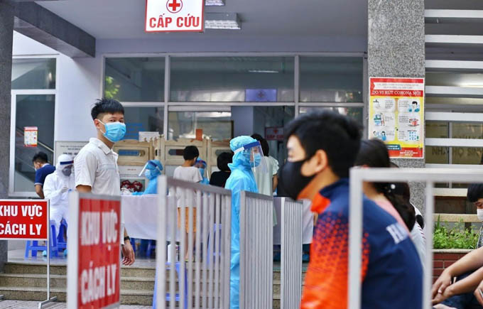 Việt Nam có hơn 1.000 ca COVID-19: Lơ là một chút dễ ''mất trận địa''