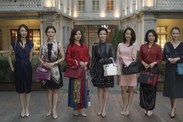Vì sao những chiếc túi xách hàng hiệu đắt đỏ nhưng luôn được 'săn lùng'?