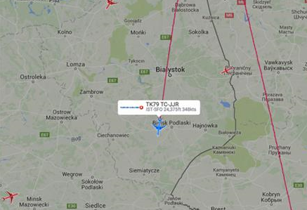 Máy bay chở 332 người hạ cánh khẩn do bưu kiện khả nghi