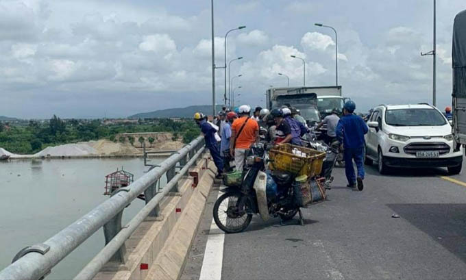 Người đàn ông để lại lá thư cho con trai 2 tuổi rồi nhảy cầu Khuể, Hải Phòng tự vẫn