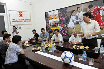 Trong mắt bầu Đệ: Bóng đá Việt Nam nhiều... mafia!