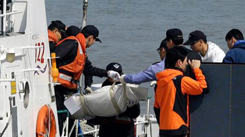 Vụ chìm phà: Các nạn nhân đã cố thoát thân trong tuyệt vọng