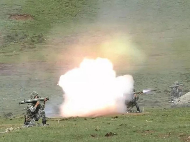 Trung Quốc thử nghiệm công nghệ vũ khí mới gần biên giới Ấn Độ