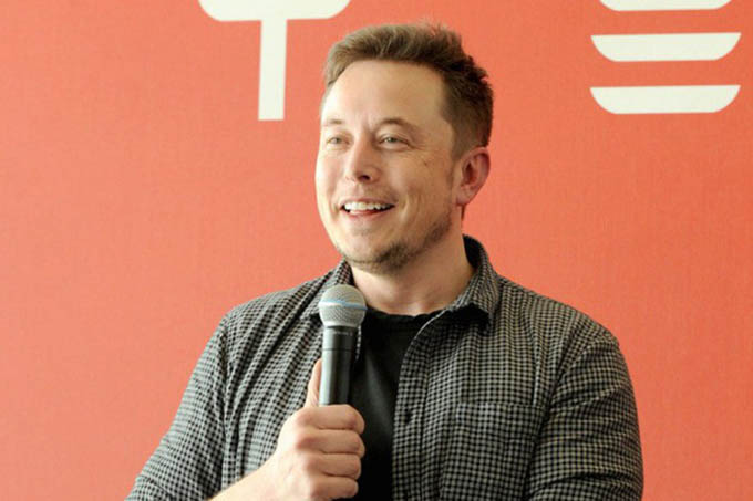 Giá trị công ty vũ trụ của Elon Musk vượt 100 tỷ USD