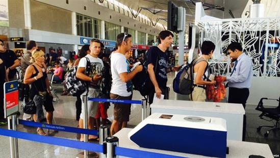 Việt Nam gia hạn miễn thị thực 5 nước Tây Âu