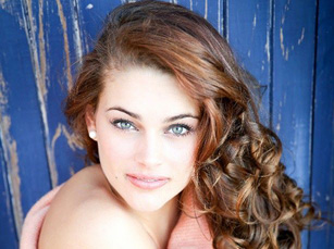 Nhan sắc rực rỡ của tân Hoa hậu Thế giới