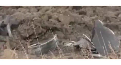 UFO phát nổ trên trời Nga để lại cột khói đen