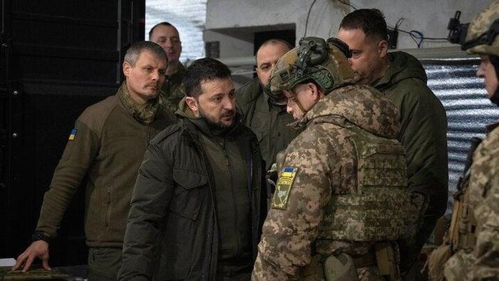 Tổng thống Ukraine Zelensky muốn trực tiếp kiểm soát quân đội