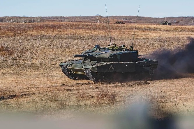 Canada tiếp tục gửi thêm xe tăng tới Ukraine