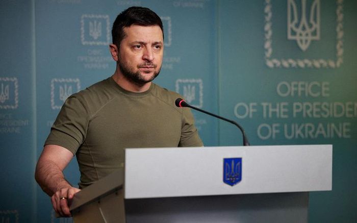 Tổng thống Ukraine gia hạn tình trạng thiết quân luật, kêu gọi đối thoại với nhà lãnh đạo Nga