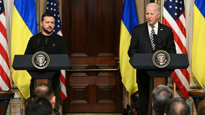 Hy vọng của ông Zelensky bị thu hẹp, giọng điệu của ông Biden thay đổi