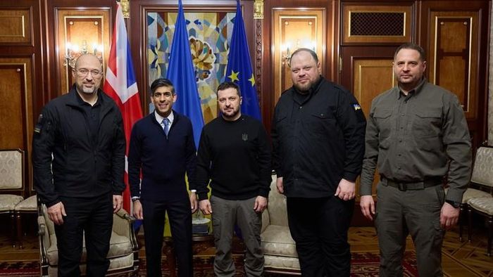 Ukraine tuyên bố sẽ bảo vệ Anh trong vòng 24 giờ nếu bị Nga tấn công