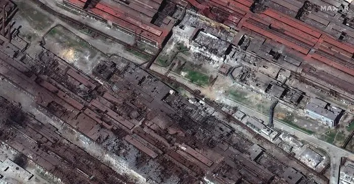 Dân thường Ukraine được sơ tán khỏi 'pháo đài' Azovstal