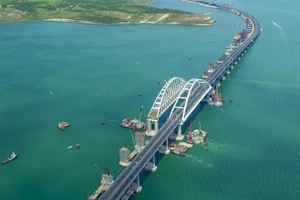Ukraine cảnh báo phạt tù công dân Nga đi tới Crimea