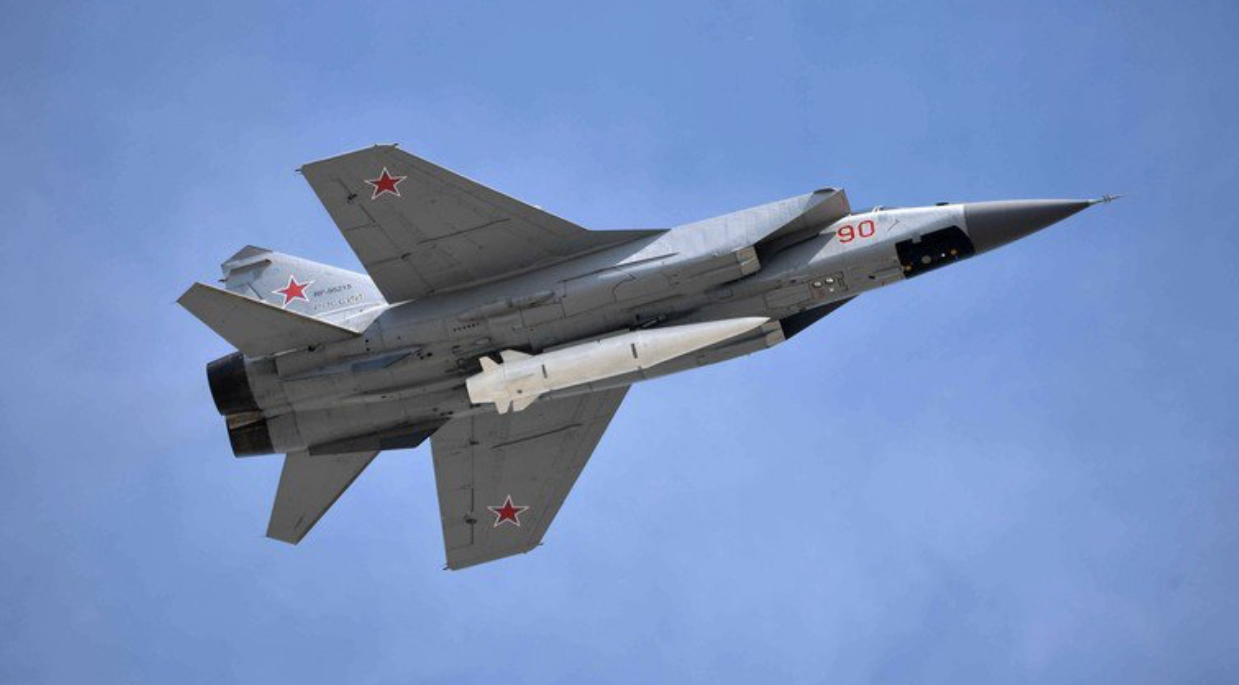 Bộ Quốc phòng Nga thông tin cuộc tập kích Ukraine với 420 tên lửa và UAV