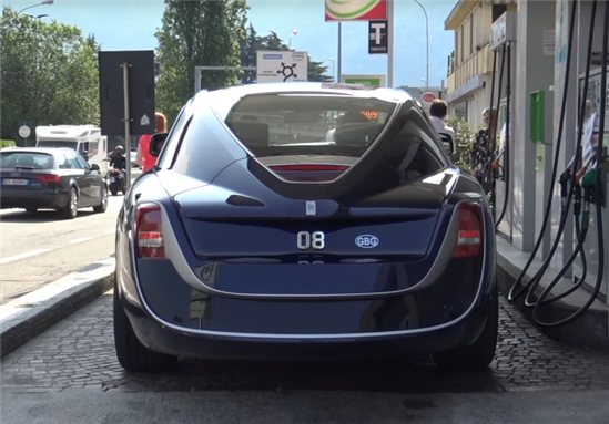 Lộ diện chiếc xe Rolls-Royce giá 300 tỷ đi đổ xăng