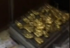 Moskva: Thương nhân Trung quốc bán vàng giả