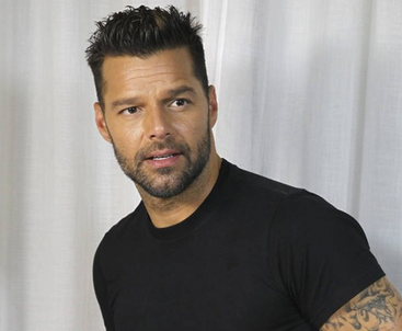 Ricky Martin sôi máu vì Donald Trump