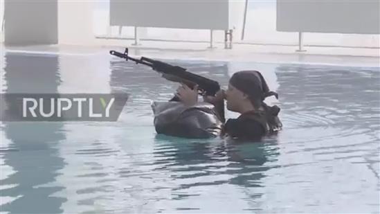 Xem Vệ binh Quốc gia Nga rèn luyện kĩ năng tác chiến dưới nước