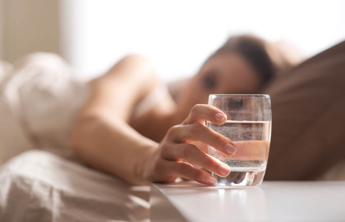 Dù khát đến mấy bạn cũng không nên uống nước vào thời điểm này