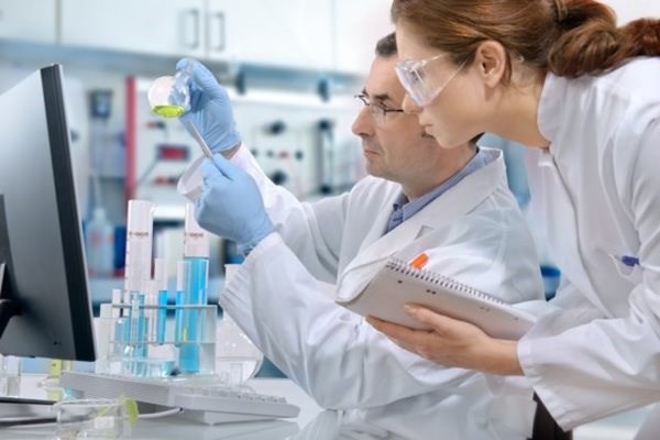 Dịch COVID-19: Nga bắt đầu thử nghiệm loại vaccine tổng hợp