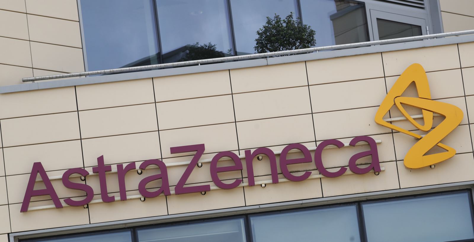 AstraZeneca trấn an các nước châu Âu về độ an toàn vaccine của hãng