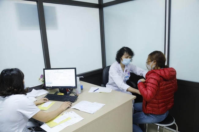 Bệnh nhân ung thư có nên tiêm phòng vaccine COVID-19?