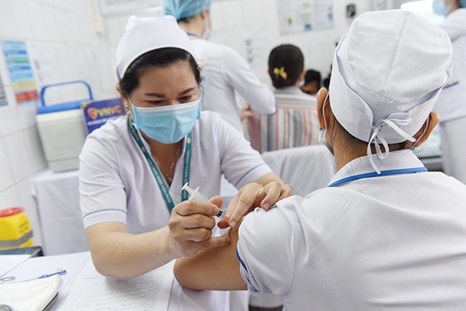 TP.HCM nguy cơ thiếu vaccine COVID-19 tiêm diện rộng sau ngày 9/8
