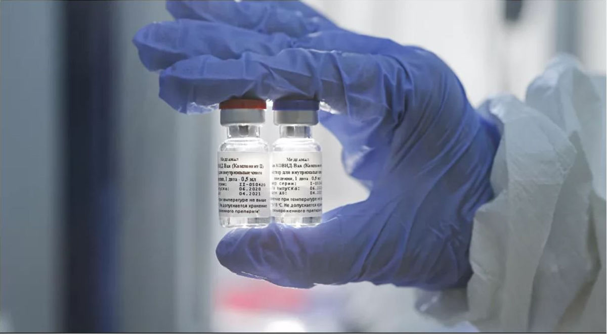 Nga tiêm vaccine ngừa COVID-19 Sputnik V cho nhóm tình nguyện viên trên 60 tuổi đầu tiên