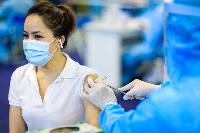 99% người từ 18 tuổi ở Hà Nội, TP.HCM sẽ được phân bổ vaccine