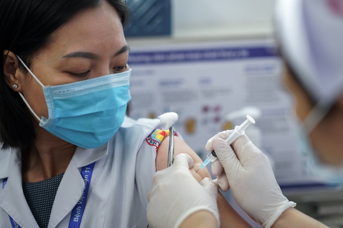 Tiêm vaccine Covid-19 là biện pháp quan trọng để ngăn dịch bùng phát