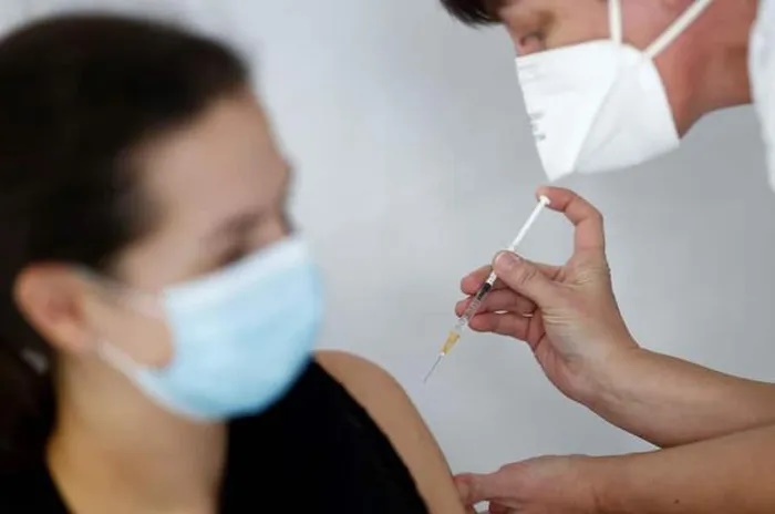 Các nhà ngoại giao Mỹ yêu cầu tiêm vắc-xin Covid-19 của Nga?