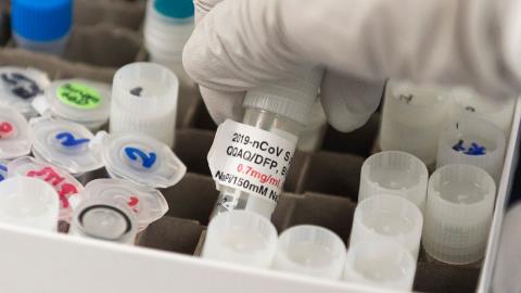 Nga sẵn sàng chia sẻ vaccine Covid-19: Bóc mẽ Mỹ-phương Tây