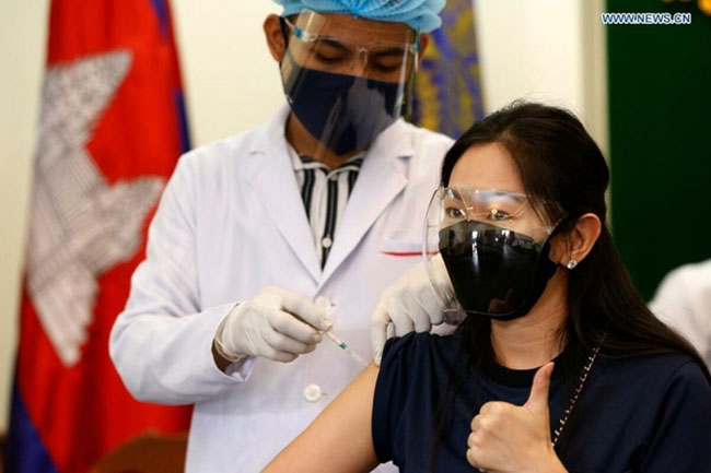 Vaccine Covid-19 đang bị vũ khí hóa trong cuộc cạnh tranh địa chính trị toàn cầu