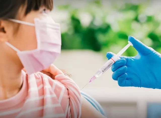 Trẻ 5 - 12 tuổi đã mắc Covid-19 có cần tiêm vaccine không?