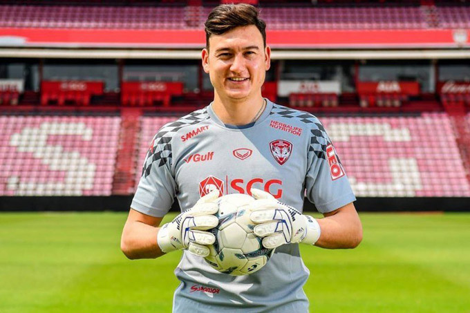 Muangthong United chốt giá Đặng Văn Lâm trước các lời mời từ Nhật Bản