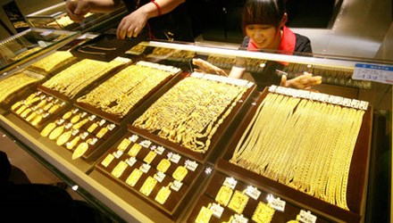 Vàng quay đầu giảm giá sau ngày Nga trả đũa phương Tây