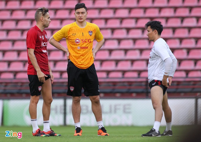 'Cerezo Osaka biết về rắc rối giữa Văn Lâm và Muangthong'