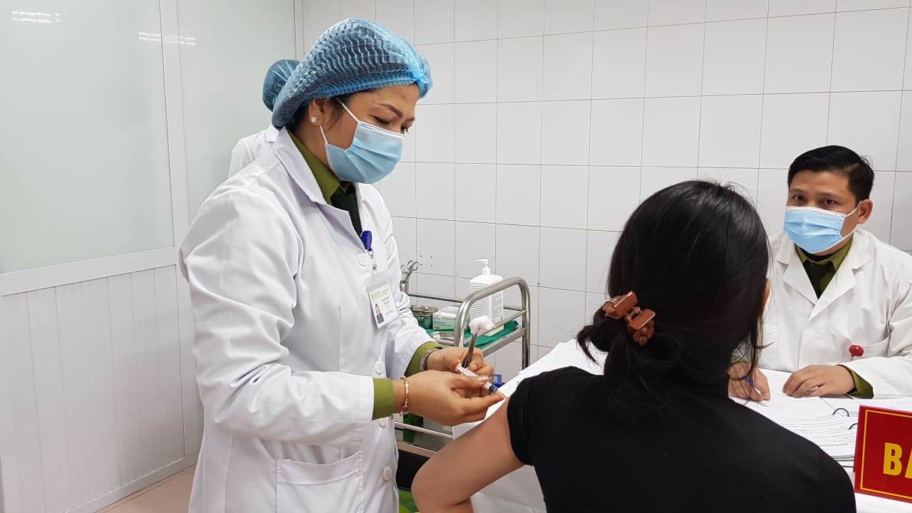 Hoàn tất tiêm thử nghiệm pha đầu của giai đoạn 3 đối với vaccine Nano Covax