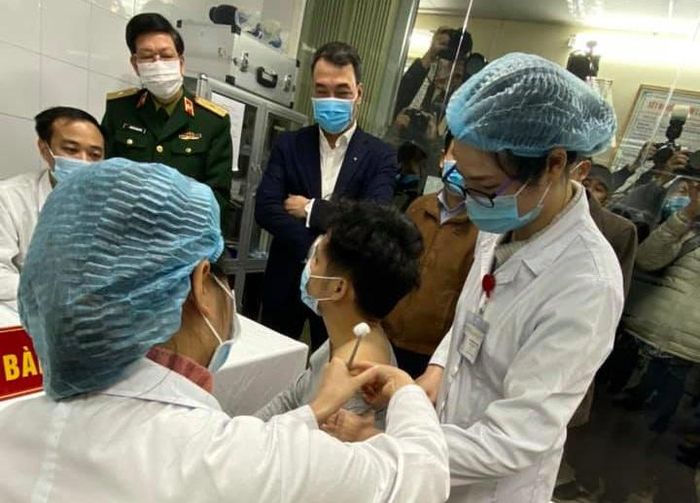Xem xét đề xuất cấp phép khẩn cấp vaccine COVID-19 đầu tiên ''made in VietNam''