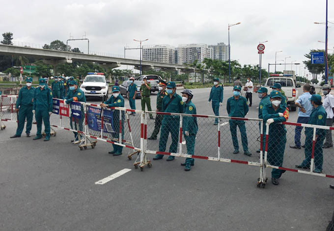Người dân 'rồng rắn' tìm cách về quê khi TP Hồ Chí Minh giãn cách xã hội thêm 1 tháng